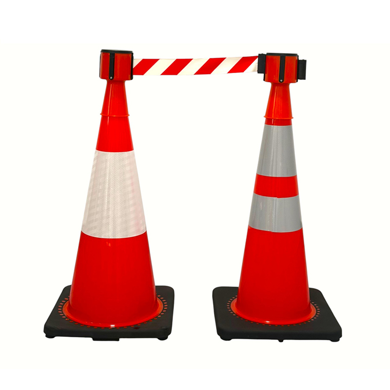 Cône de sécurité routière en PVC à haute élasticité avec base en caoutchouc lestée en option pour le contrôle routier par tous les temps et l'isolation des risques