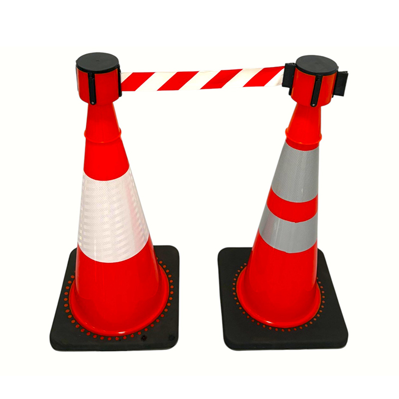 Cône de sécurité routière en PVC à haute élasticité avec base en caoutchouc lestée en option pour le contrôle routier par tous les temps et l'isolation des risques