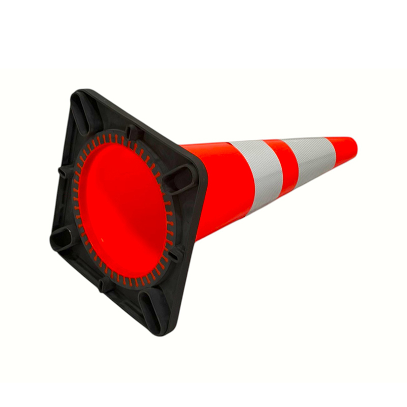 Cône de sécurité routière en PVC à haute élasticité avec base en caoutchouc lestée en option pour le contrôle routier par tous les temps et l'isolation des risques