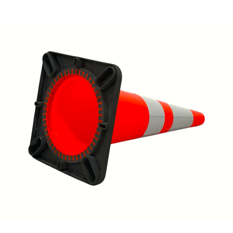 Cône de sécurité routière en PVC à haute élasticité avec base en caoutchouc lestée en option pour le contrôle routier par tous les temps et l'isolation des risques