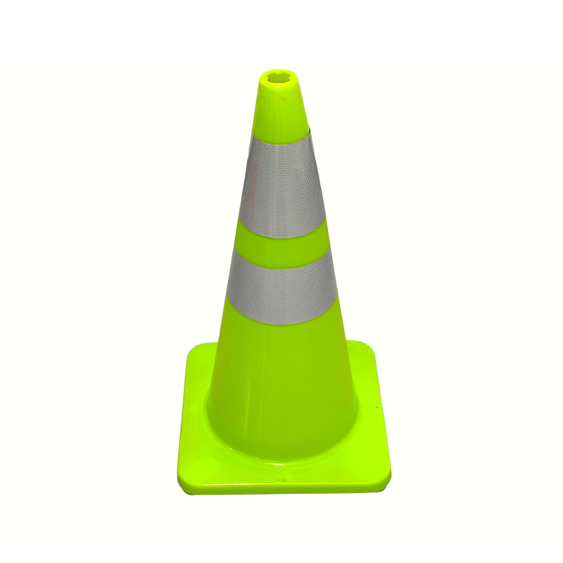 Cône de sécurité routière en PVC à haute élasticité avec base en caoutchouc lestée en option pour le contrôle routier par tous les temps et l'isolation des risques