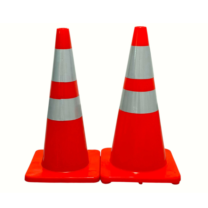 Cône de sécurité routière en PVC à haute élasticité avec base en caoutchouc lestée en option pour le contrôle routier par tous les temps et l'isolation des risques