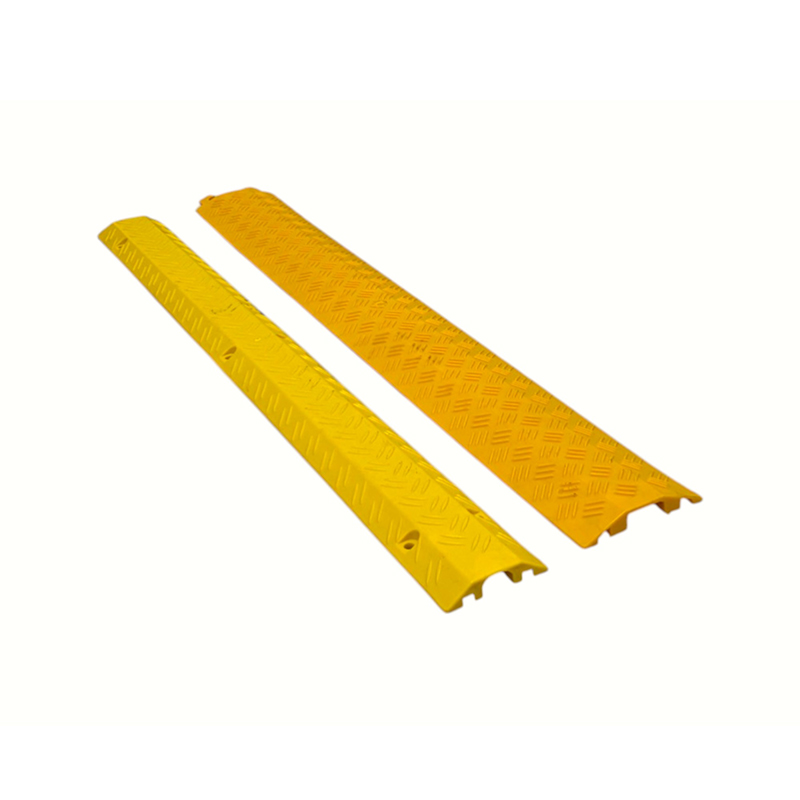Couverture de plancher de câble d'intérieur isolée légère de conception plate anti-déclenchement
