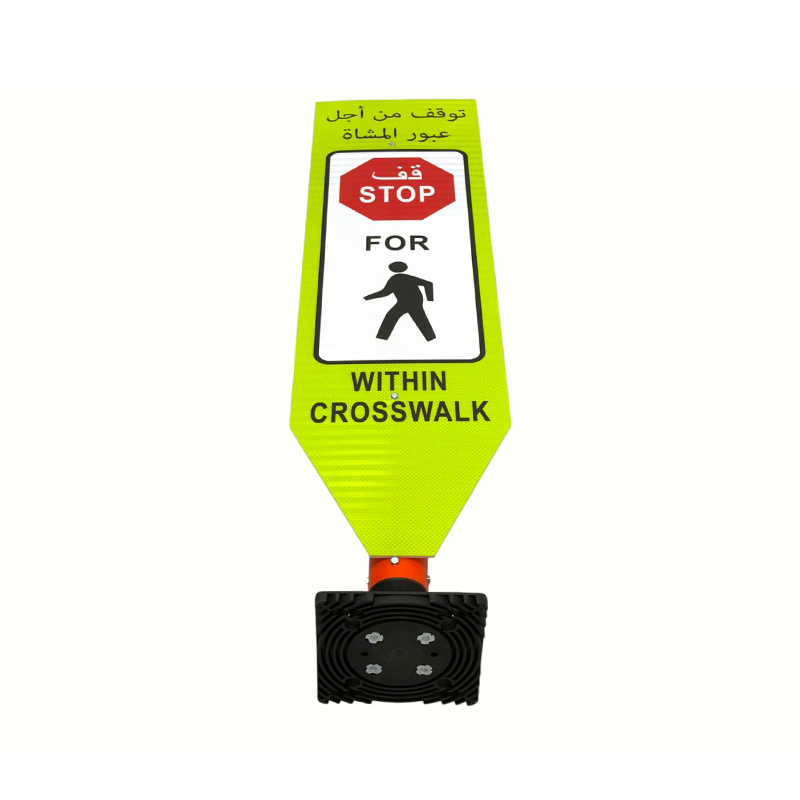 Panneau de signalisation flexible pour délinéation du trafic avec base élastique résistante aux chocs