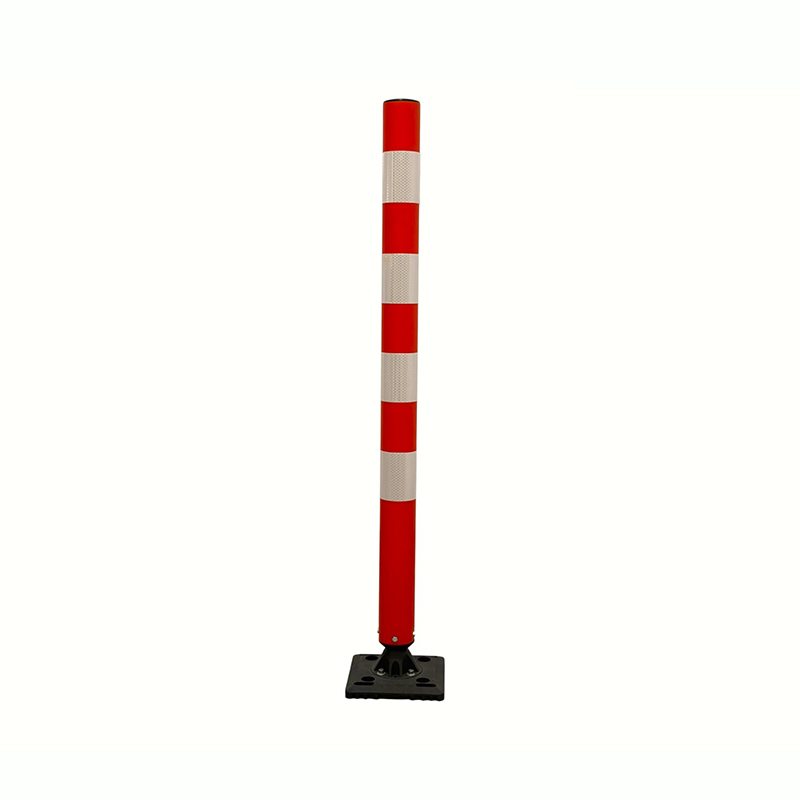 Poteau de délinéation de circulation à montage en surface avec base vissée