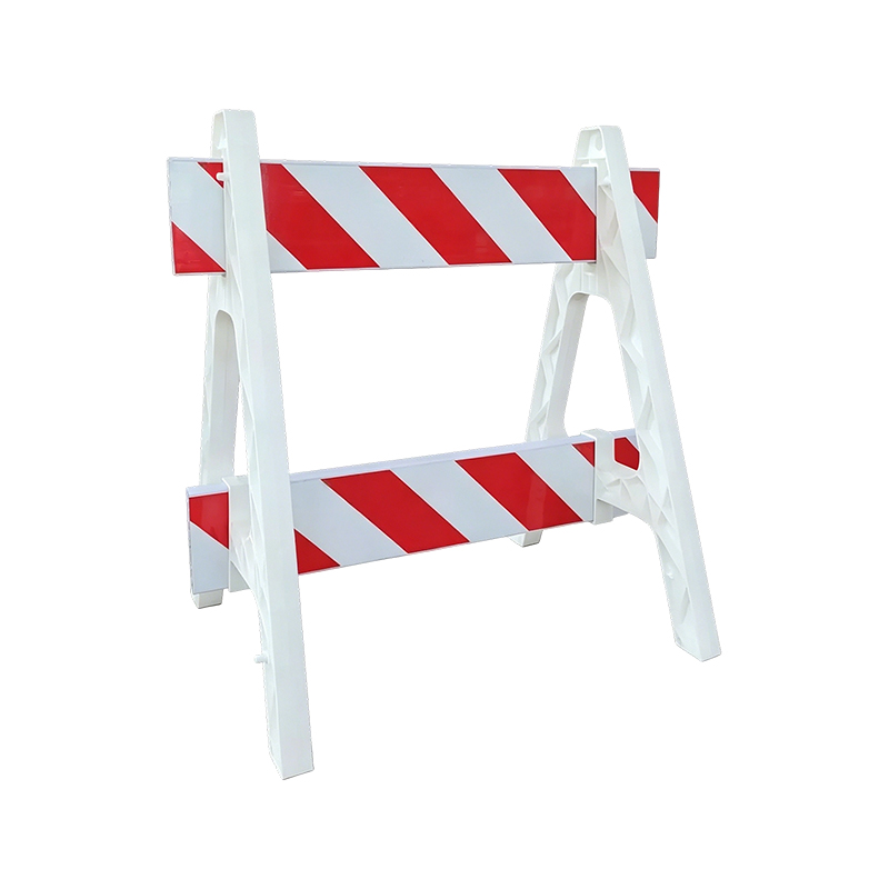 Barricade en plastique en A avec barres transversales réfléchissantes