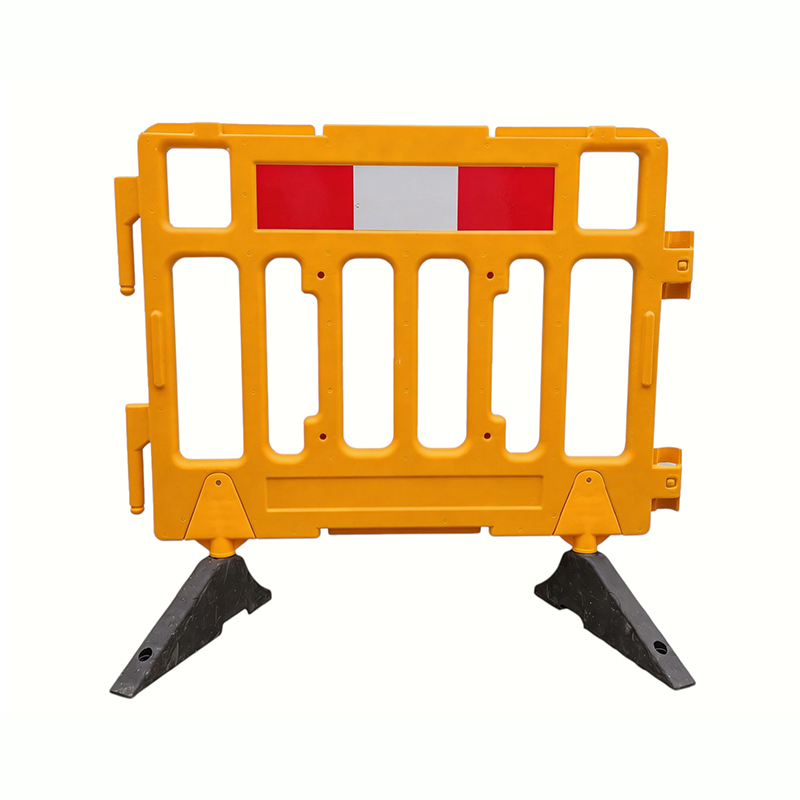 Barrière modulaire de contrôle des foules en plastique avec base rotative en caoutchouc
