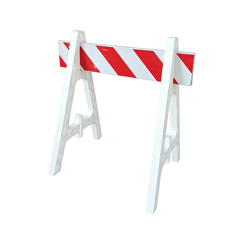 Barricade en plastique en A avec barres transversales réfléchissantes