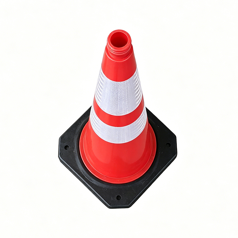 Cône de signalisation en plastique HDPE intégré avec trou pour poignée supérieure
