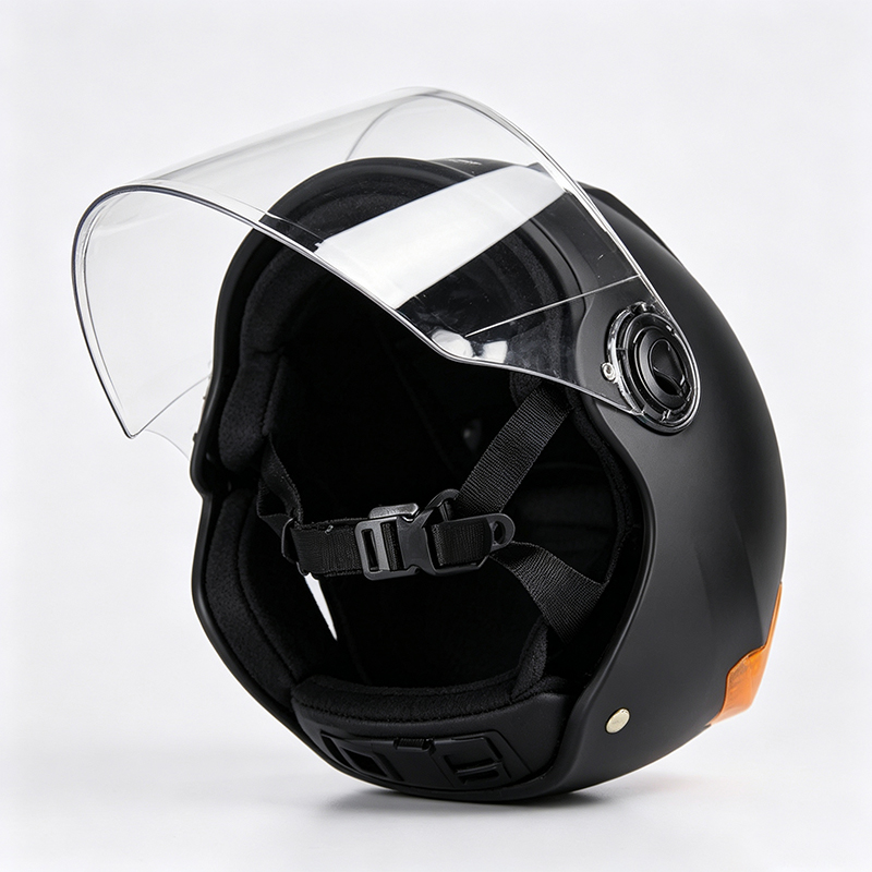 Casque d'équitation utilitaire avec protection oculaire intégrée
